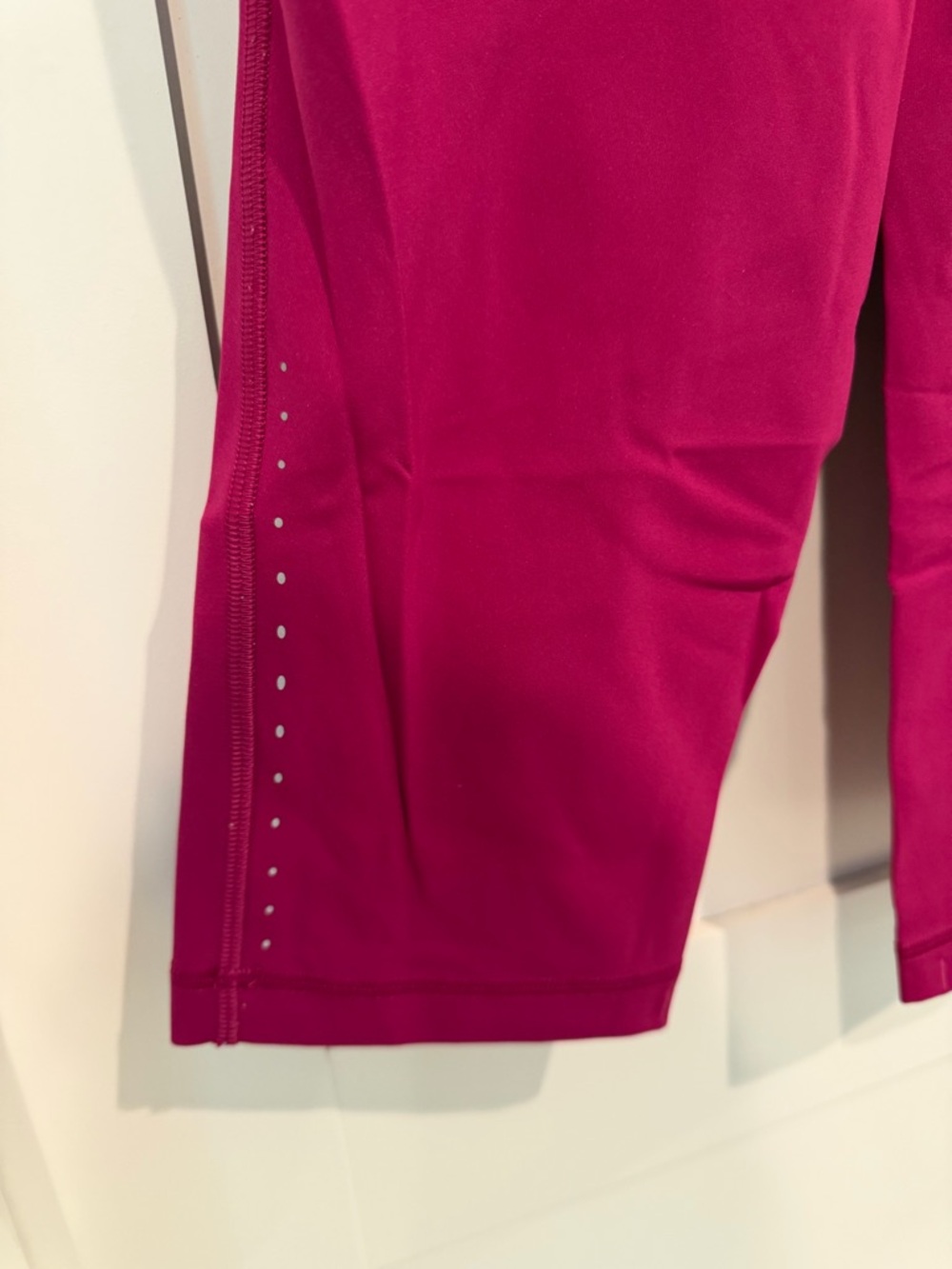 lululemon athletica Magenta Capris Leggings - Picture 2 of 9